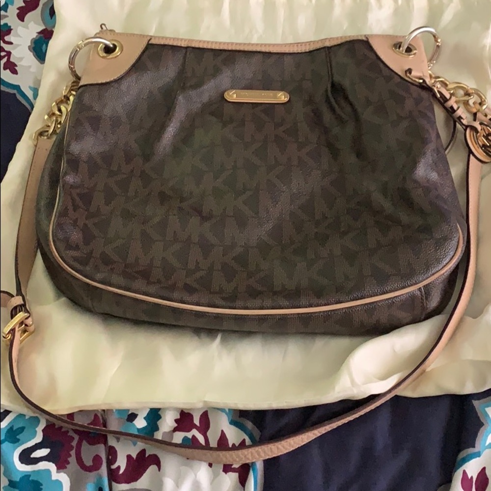 MICHAEL KORS MEDIUM JET SET LARGE MONOGRAM